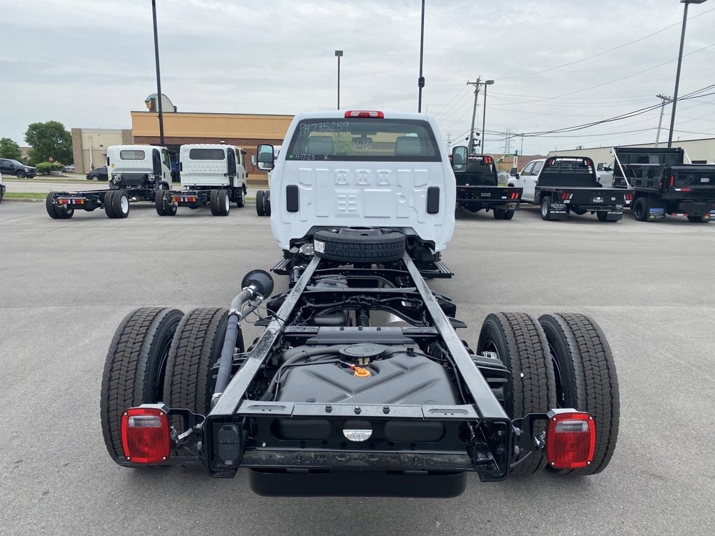 2023 Chevrolet Silverado 6500HD Work Truck photo 8