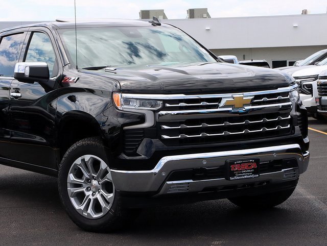 2025 Chevrolet Silverado 1500 LTZ photo 2
