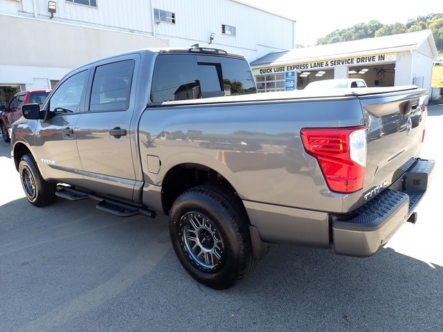 2024 Nissan Titan SV photo 3