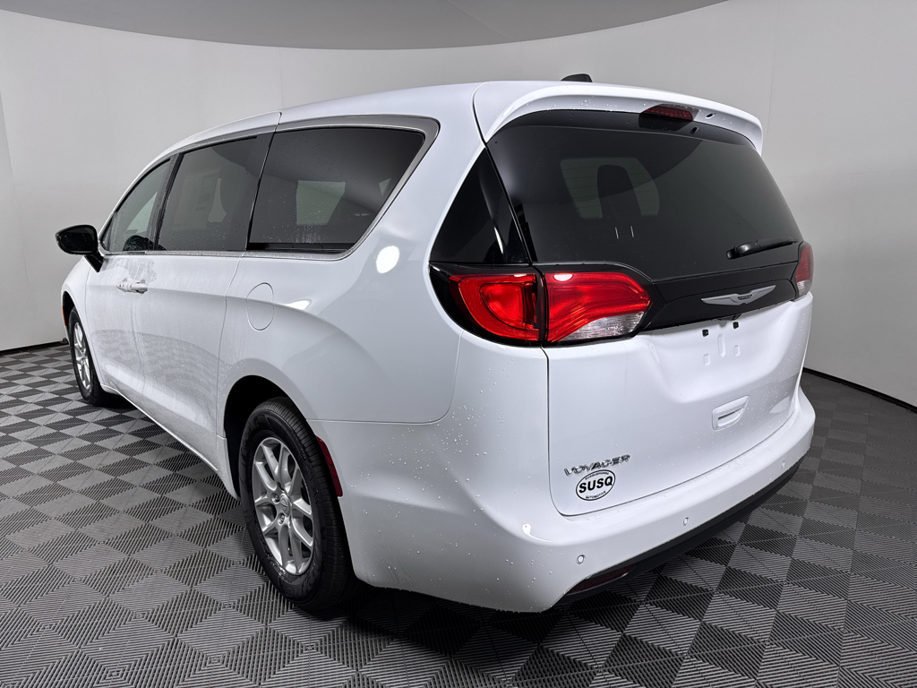 2026 Chrysler Voyager LX photo 17