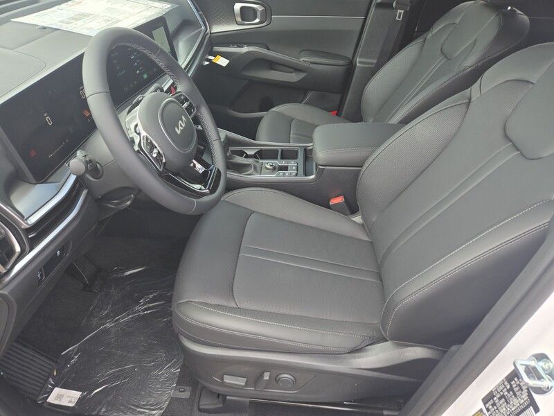 2025 Kia Sorento S photo 6