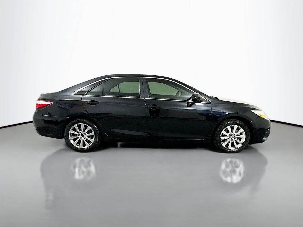 2017 Toyota Camry XLE photo 4