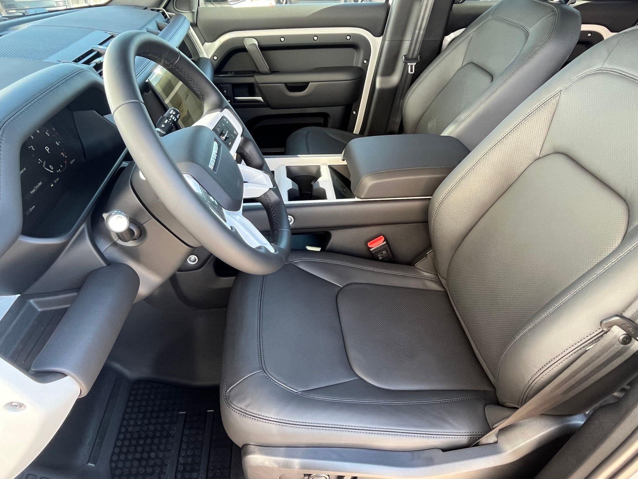 2026 Land Rover Defender 110 S photo 4