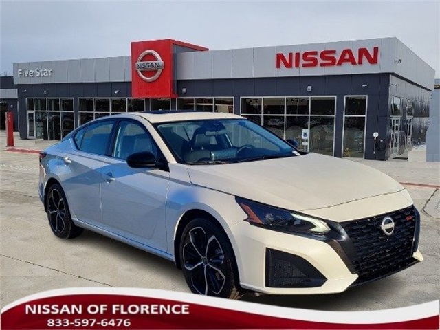 2025 Nissan Altima SR's photo