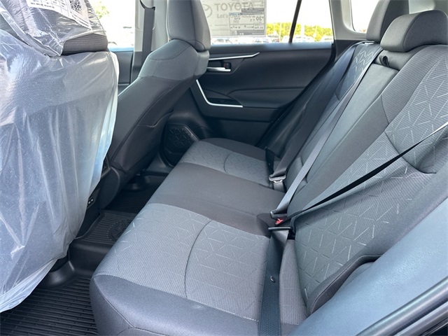 2025 Toyota RAV4 XLE photo 7