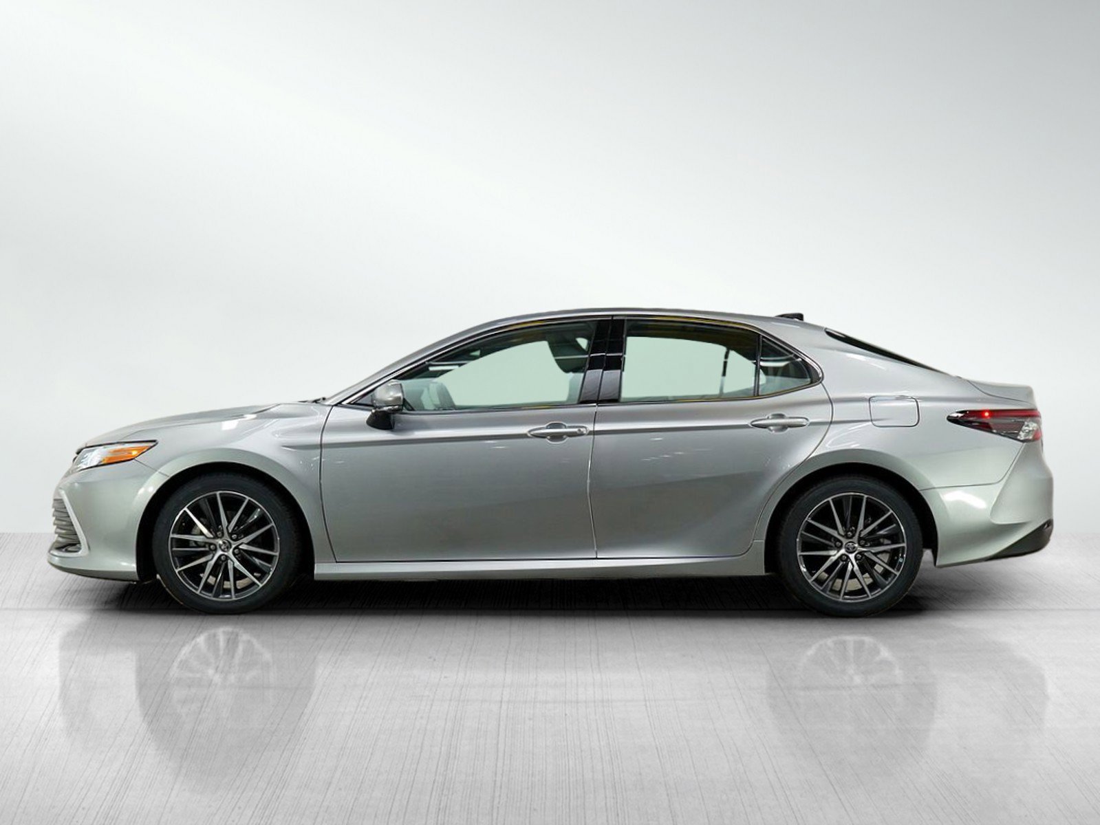 Used 2023 Toyota Camry XLE with VIN 4T1F11AK0PU724640 for sale in Burnsville, Minnesota