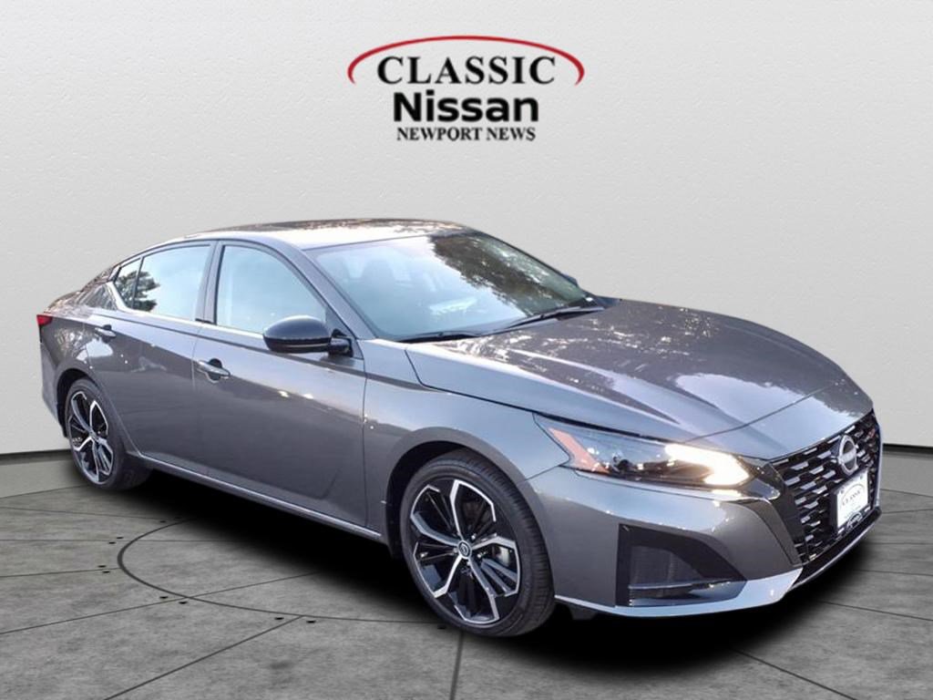 2025 Nissan Altima SR's photo