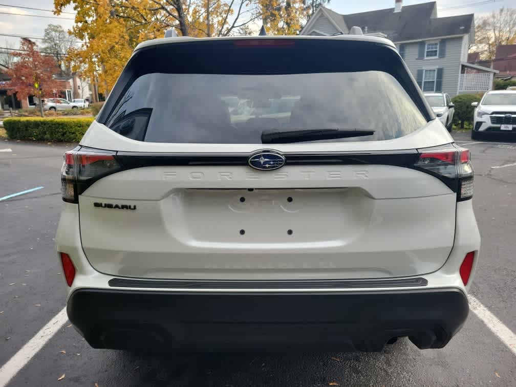 2025 Subaru Forester Premium photo 4