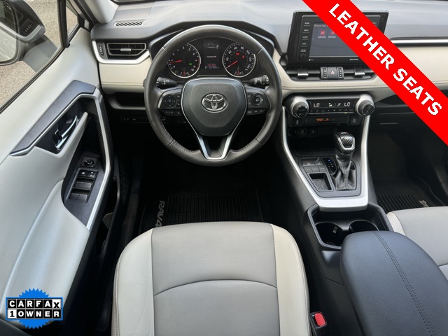 2020 Toyota RAV4 XLE Premium photo 27
