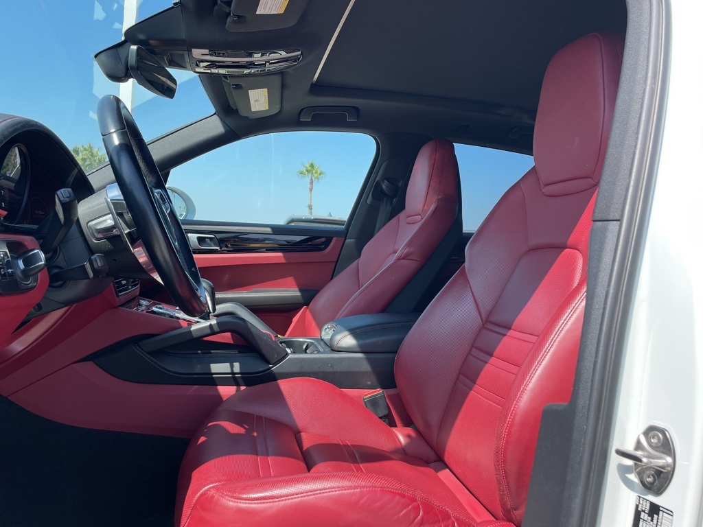 2019 Porsche Cayenne Base photo 6