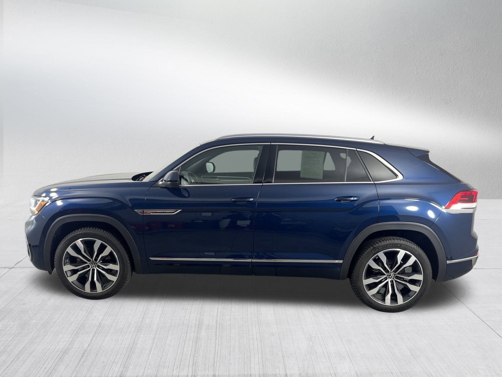 2021 Volkswagen Atlas Cross Sport V6 SEL Premium R-Line photo 2