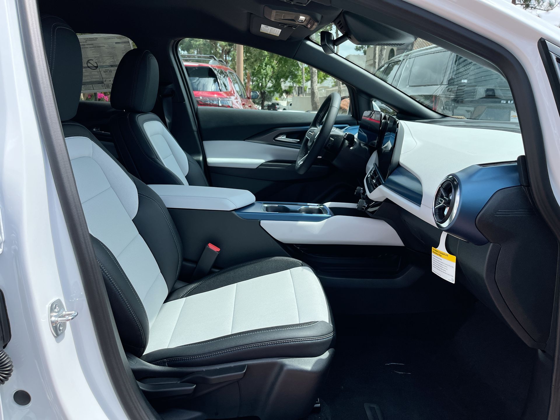 2025 Chevrolet Equinox EV 1LT photo 23