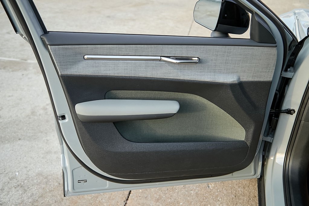 2026 VOLVO EX30 CC - Image 9