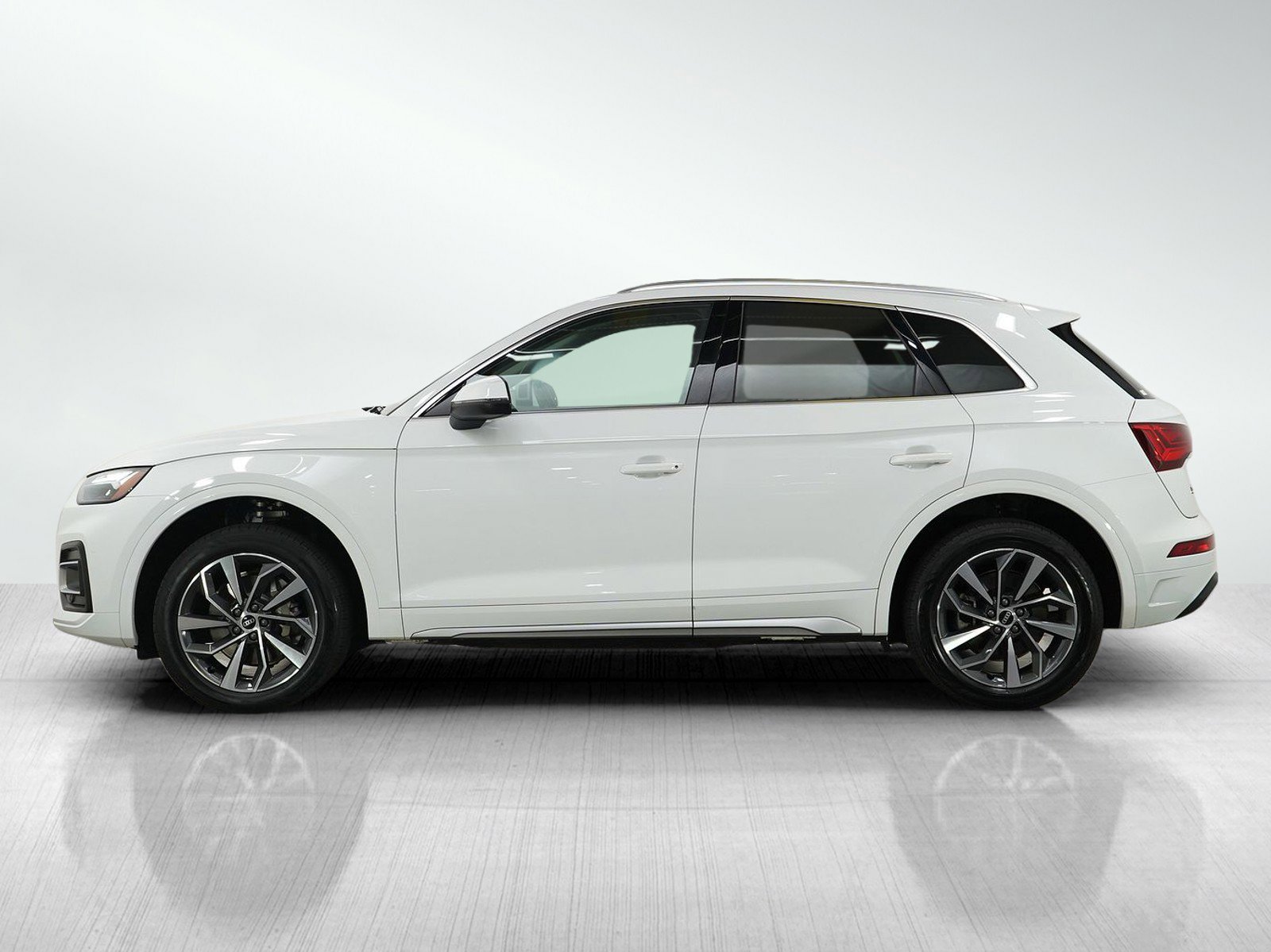 Used 2021 Audi Q5 Premium with VIN WA1AAAFY4M2035472 for sale in Hopkins, Minnesota