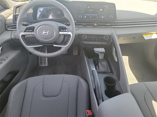 2025 Hyundai Elantra SEL Sport photo 8