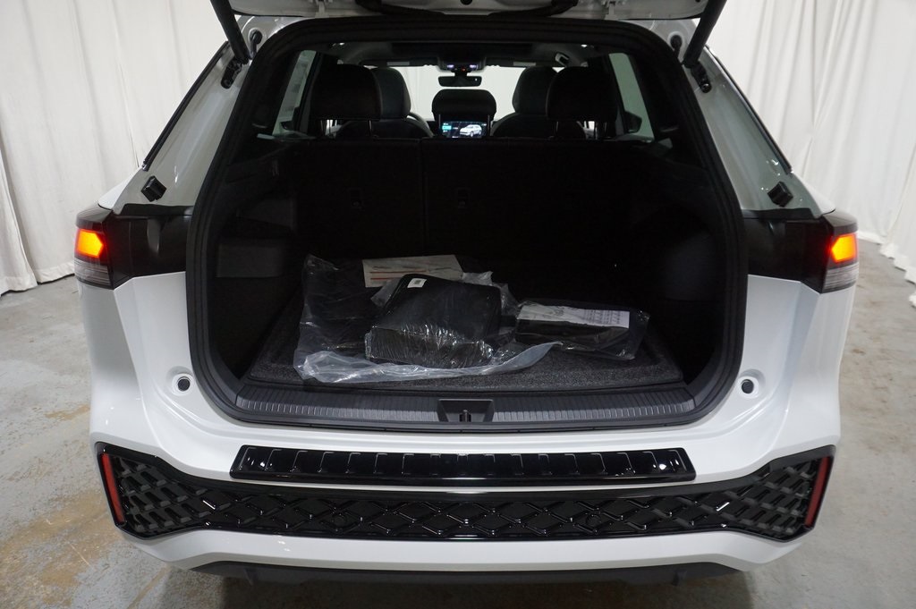 2025 Volkswagen Tiguan SE R-Line Black photo 25