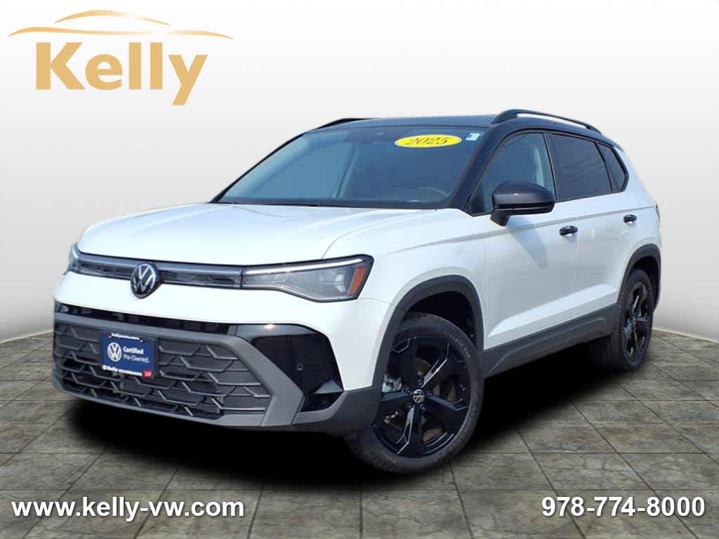 2025 Volkswagen Taos SE Black's photo