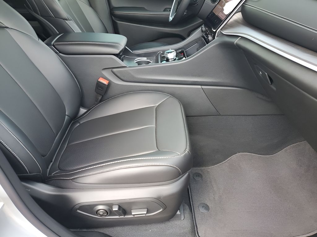 2025 Jeep Grand Cherokee Limited photo 14