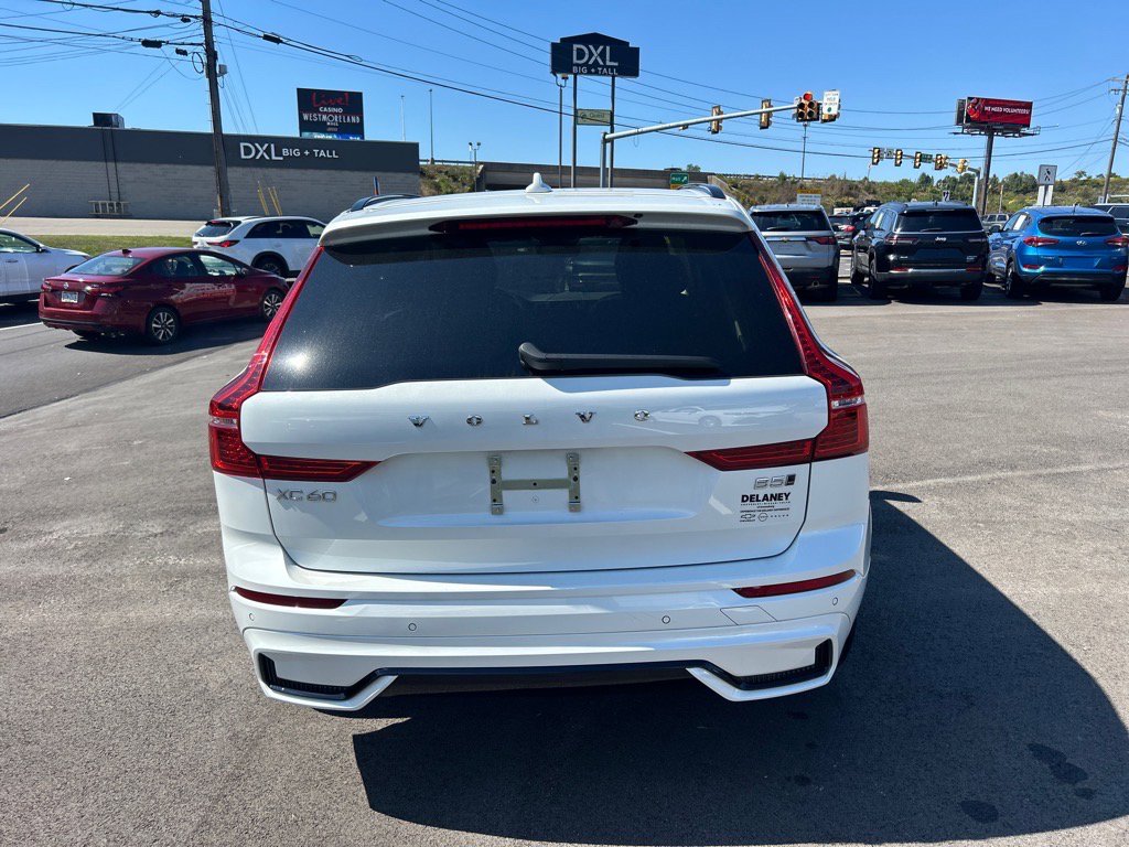 2025 Volvo XC60 B5 Core photo 2