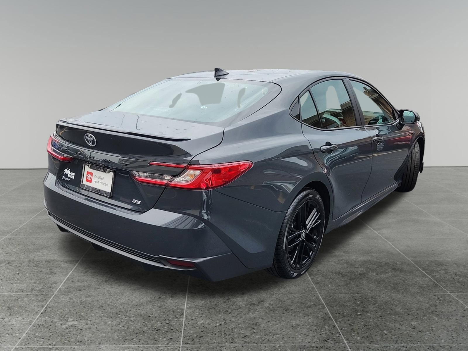2025 Toyota Camry SE photo 7