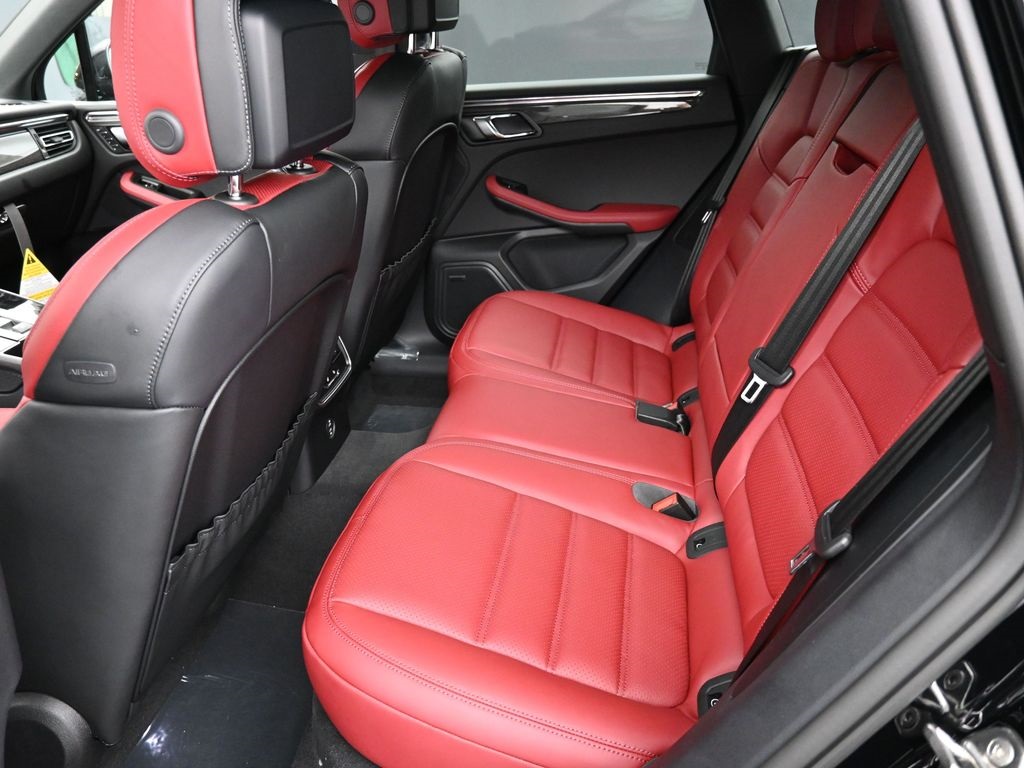 2026 Porsche Macan T photo 6