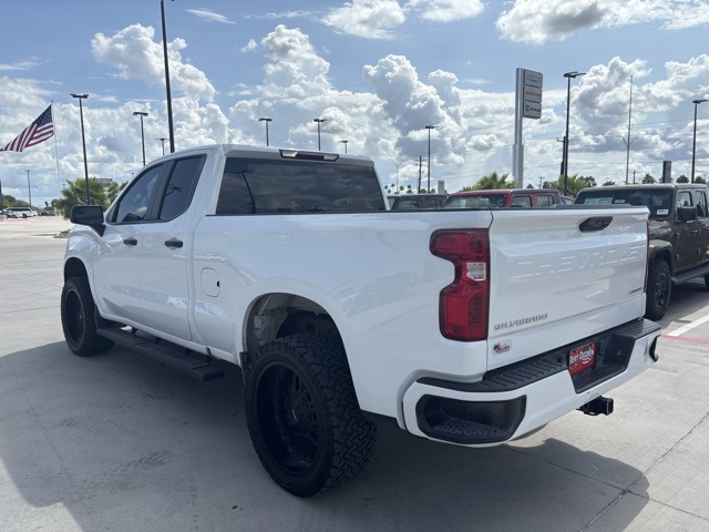 2023 Chevrolet Silverado 1500 Custom photo 2
