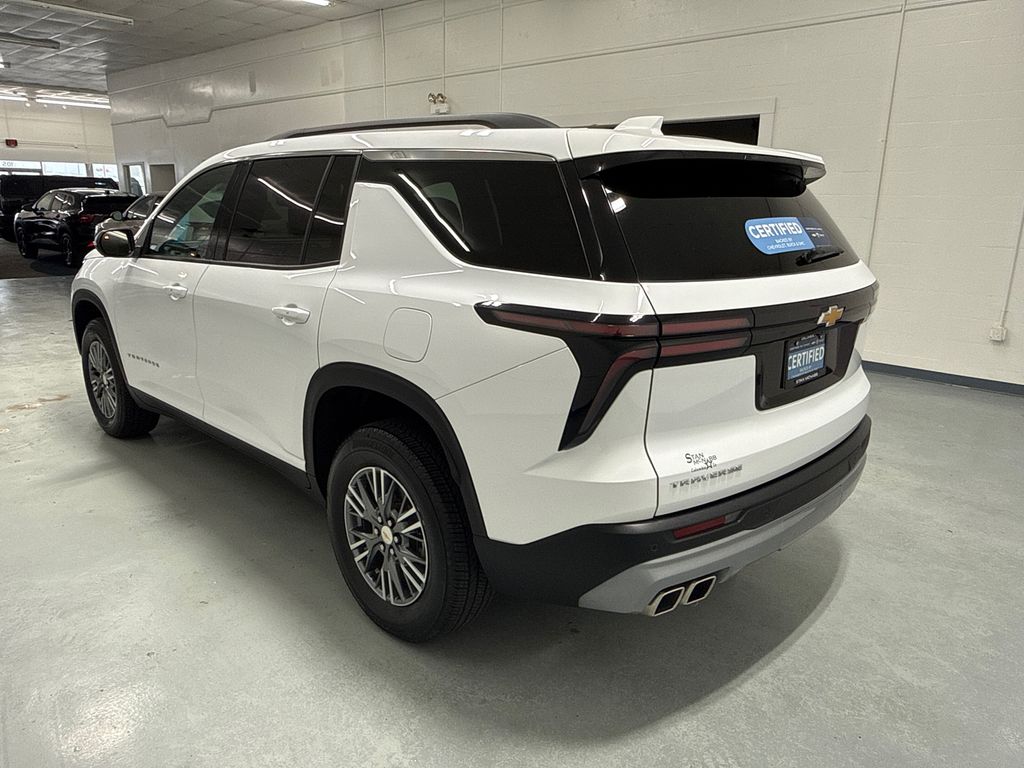 2025 Chevrolet Traverse photo 2