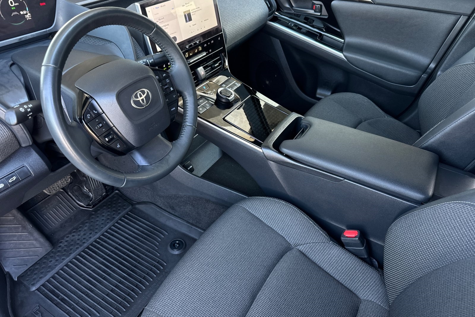 2025 Toyota bZ4X XLE photo 11