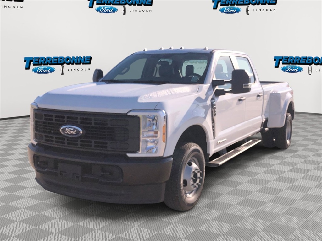 2026 Ford F-350 Super Duty XL's photo
