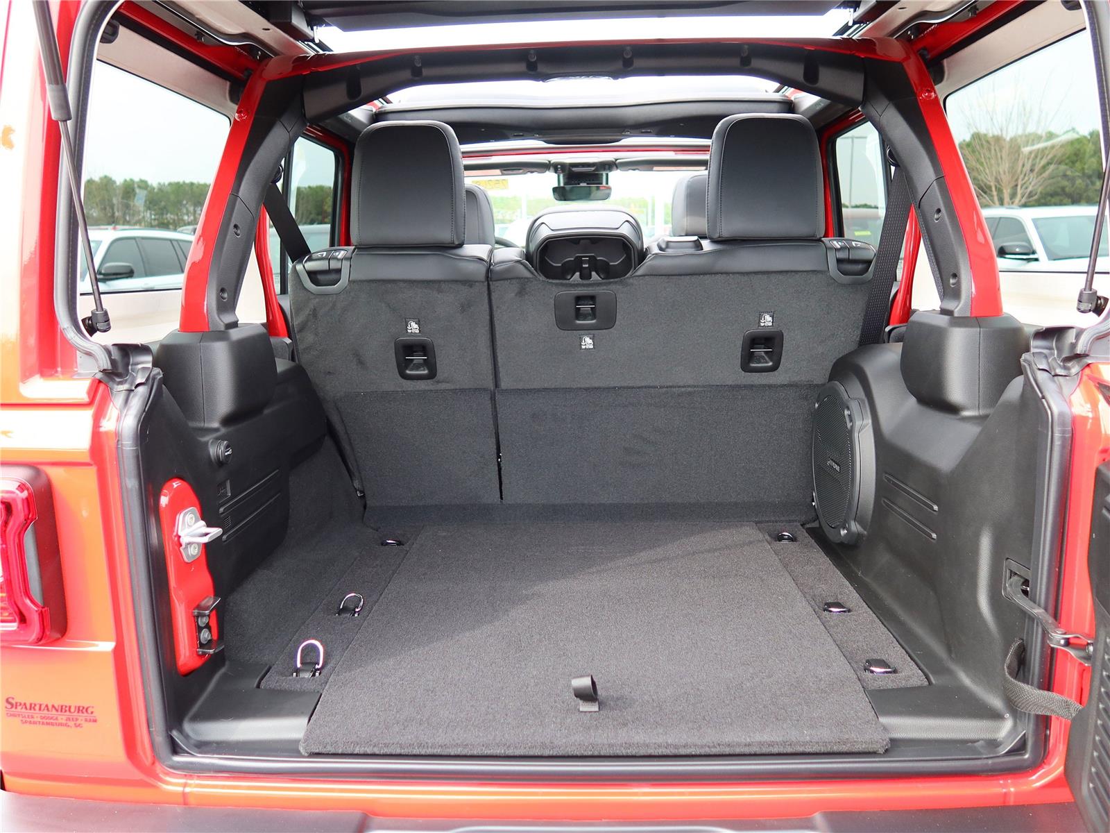 2025 Jeep Wrangler Sahara photo 4