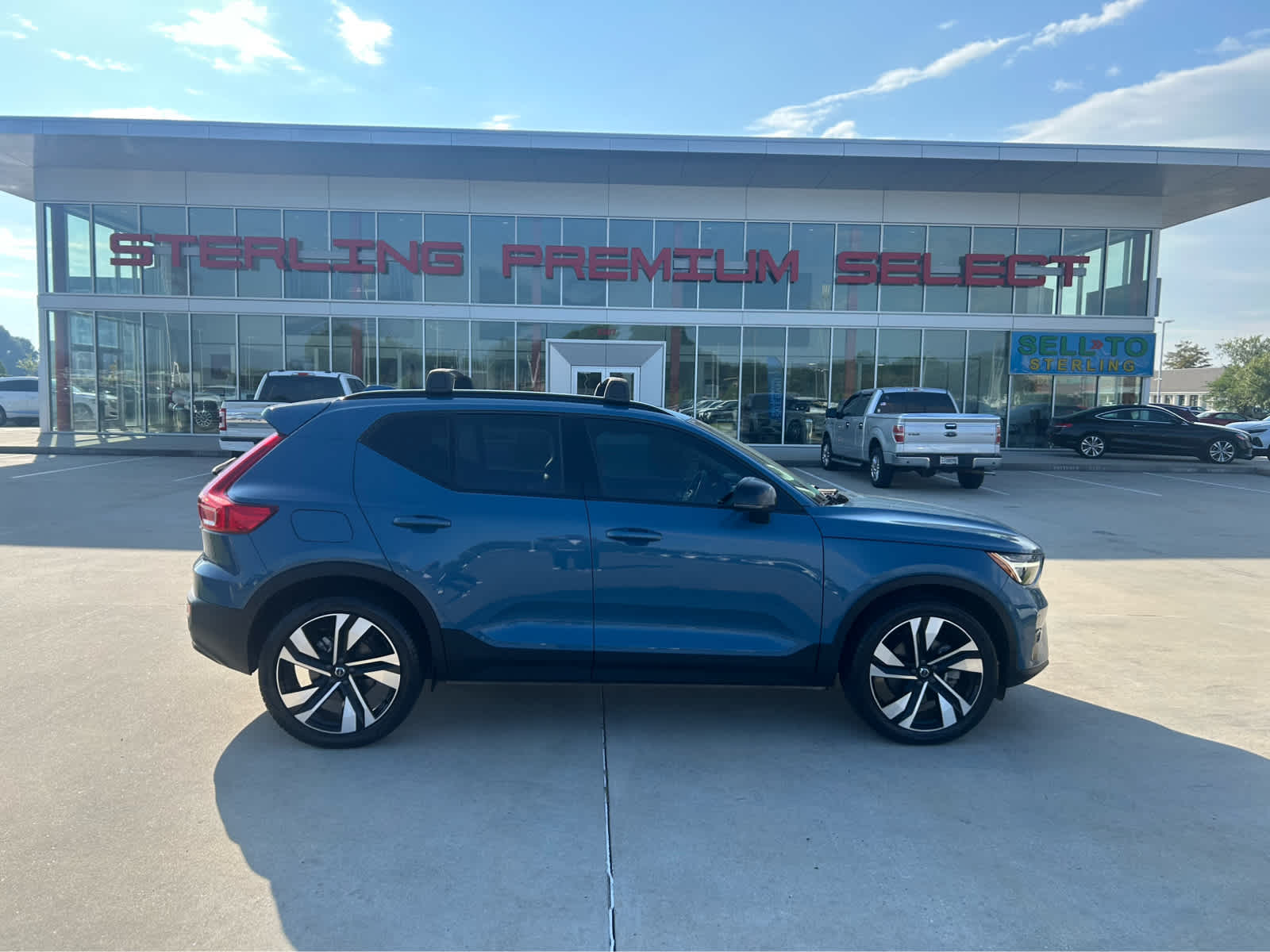 2023 Volvo XC40 Ultimate's photo