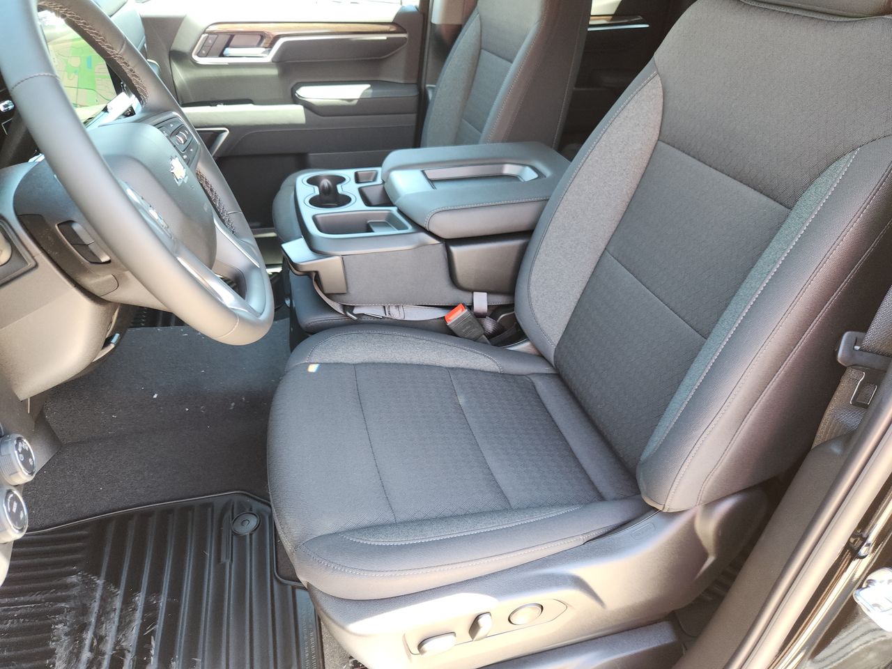 2025 Chevrolet Silverado 1500 LT photo 18