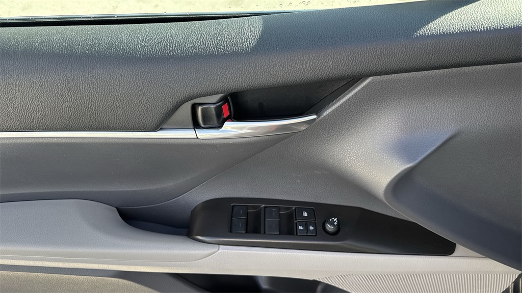 2023 Toyota Camry SE photo 39
