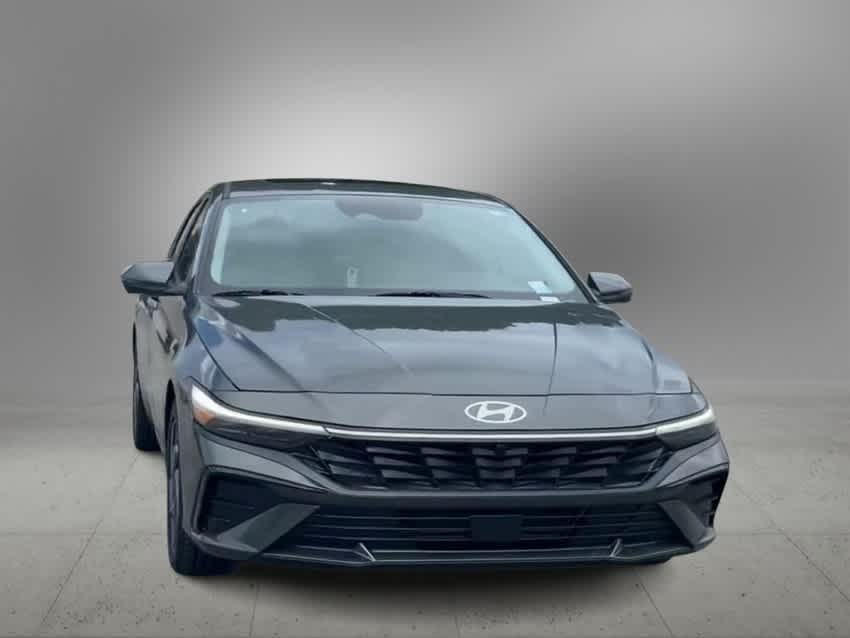 2024 Hyundai Elantra Limited photo 4