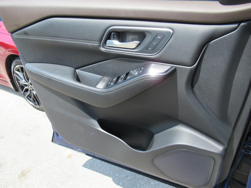 2023 Nissan Rogue Platinum photo 26