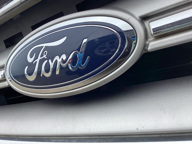 2019 Ford Escape SEL photo 2