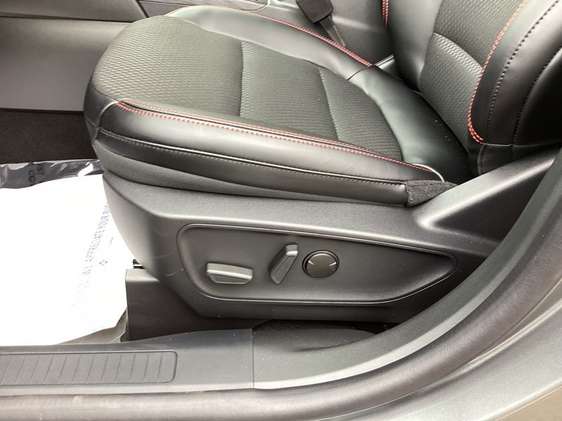 2025 Ford Escape Hybrid ST-Line Select photo 28