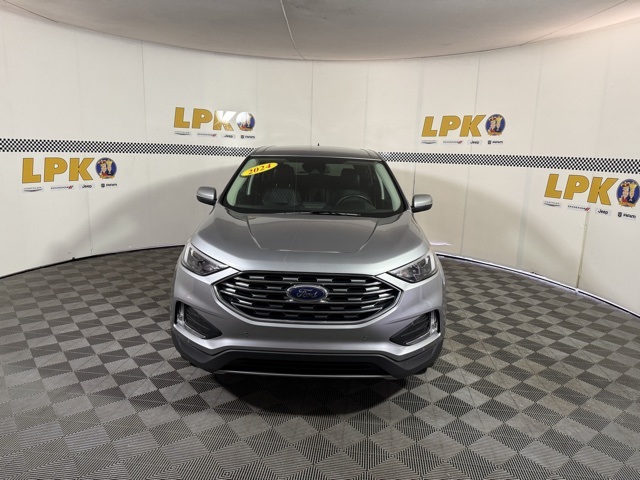 2024 Ford Edge Titanium photo 3