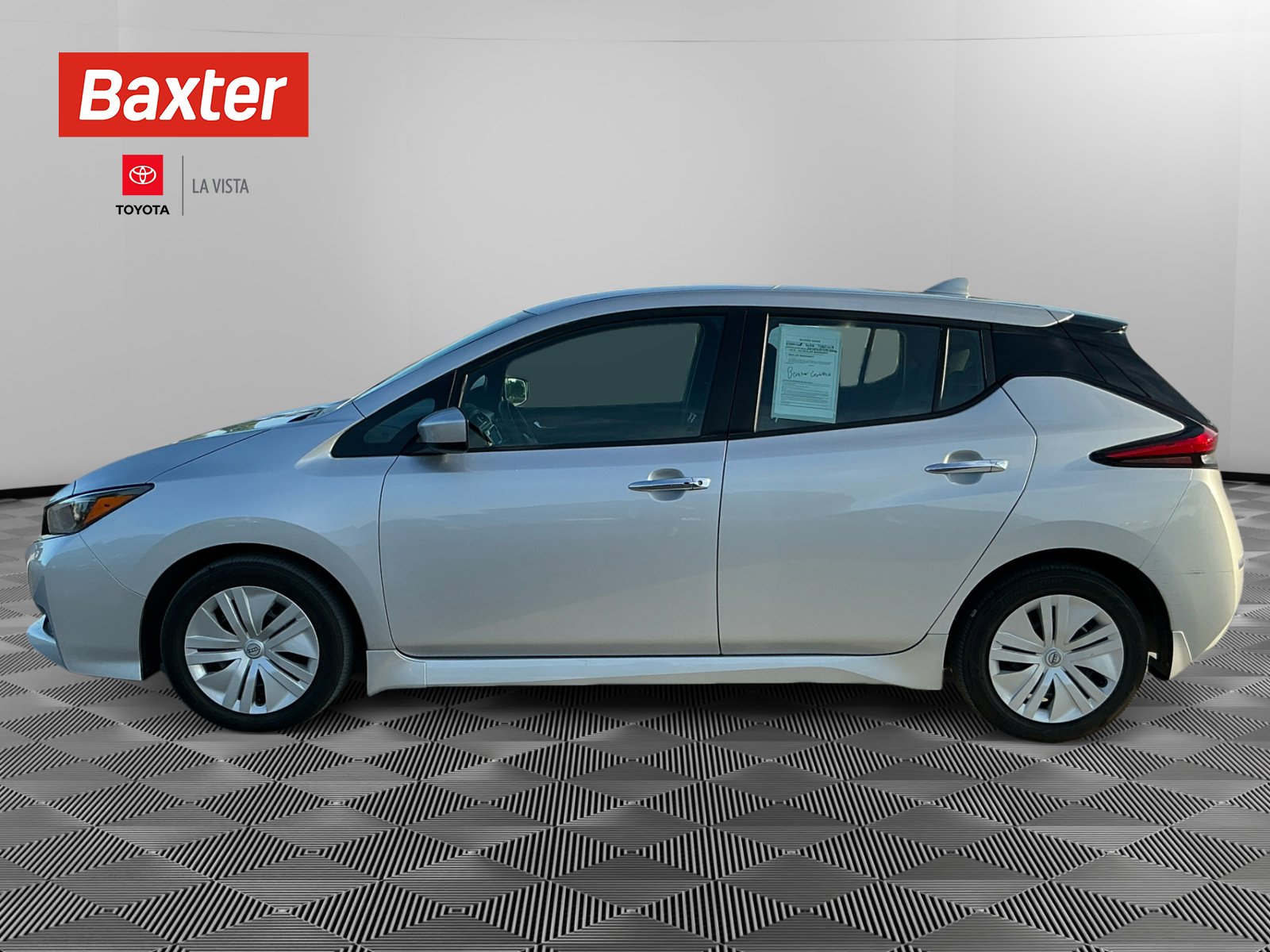 2023 Nissan Leaf S photo 5
