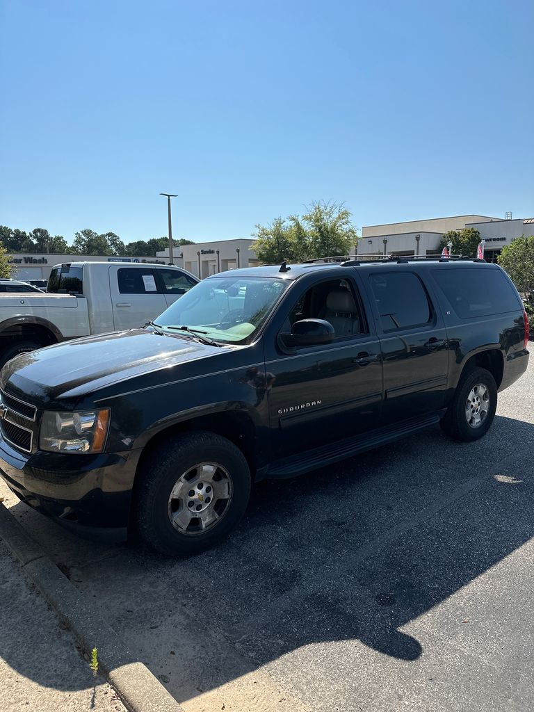 2011 Chevrolet Suburban 1500 LT photo 2
