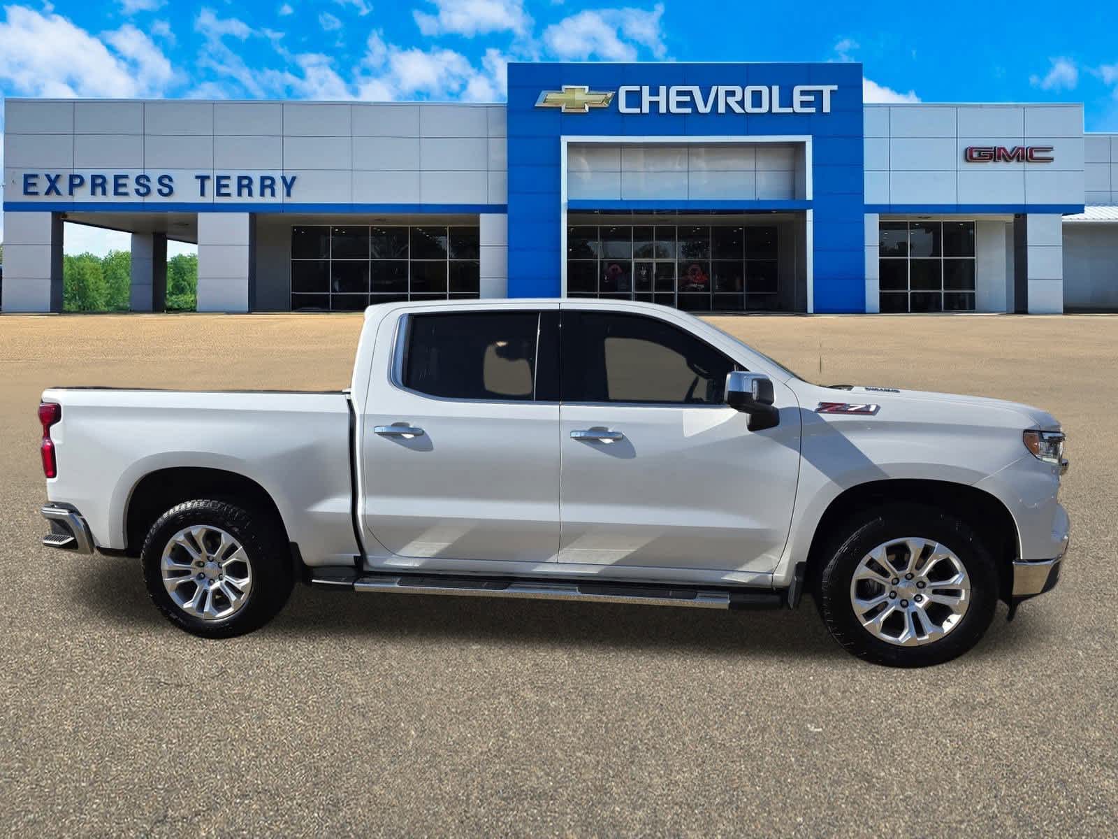 2023 Chevrolet Silverado 1500 LTZ photo 2