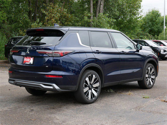 2025 Mitsubishi Outlander SE photo 5
