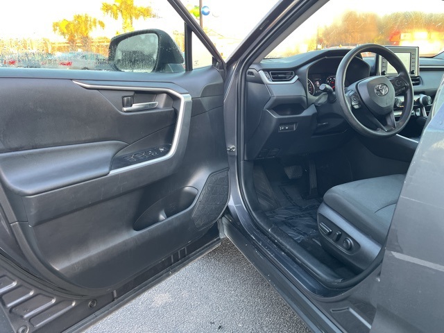 2022 Toyota RAV4 XLE photo 4