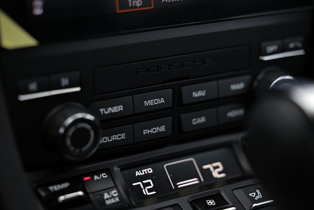 2025 Porsche Cayman Base photo 29