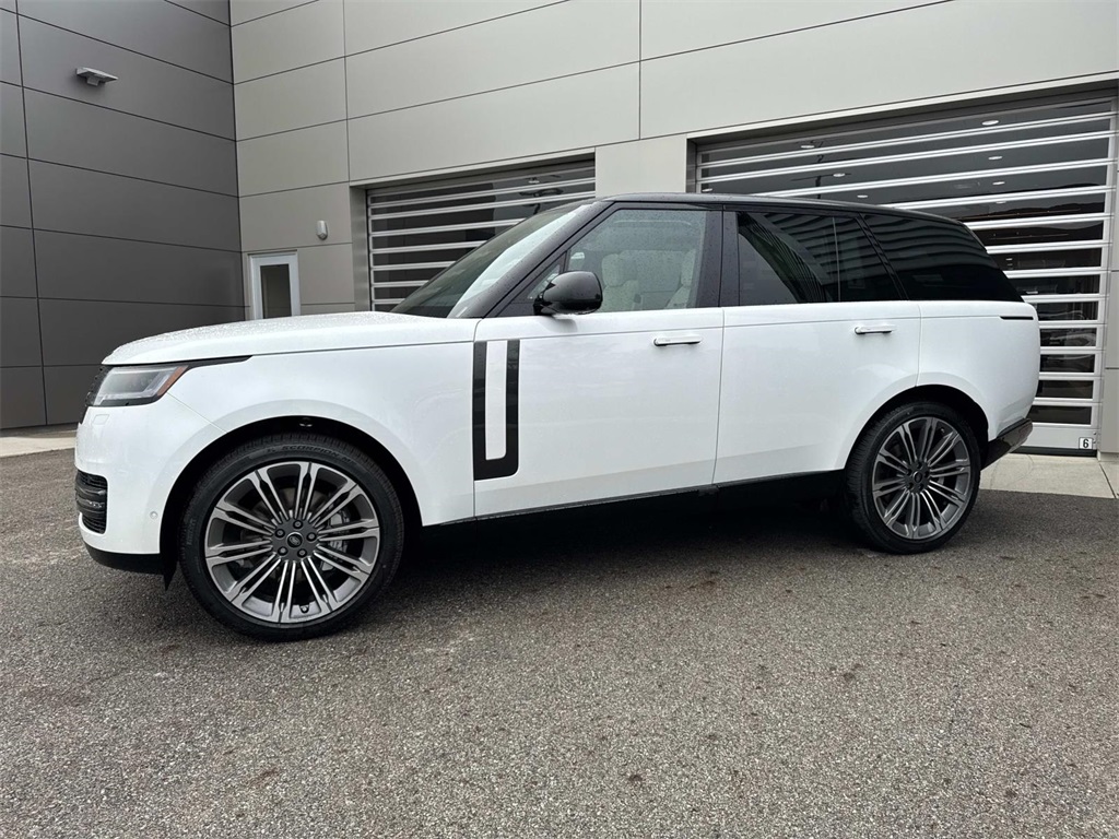 2025 Land Rover Range Rover SE photo 3