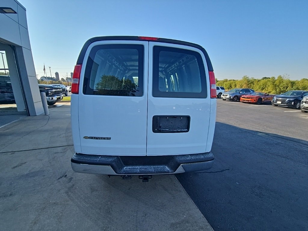 2025 Chevrolet Express Cargo 2500 photo 4
