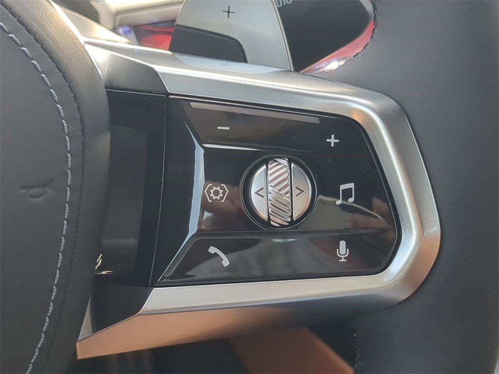 New 2025 White Metallic BMW 740i image 24