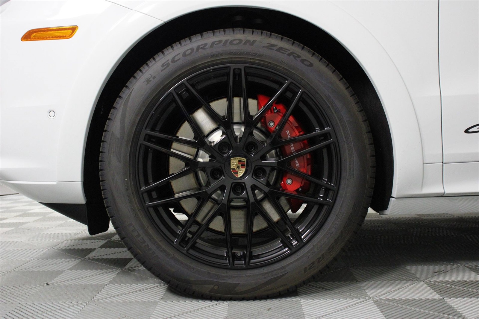2026 Porsche Cayenne GTS photo 17
