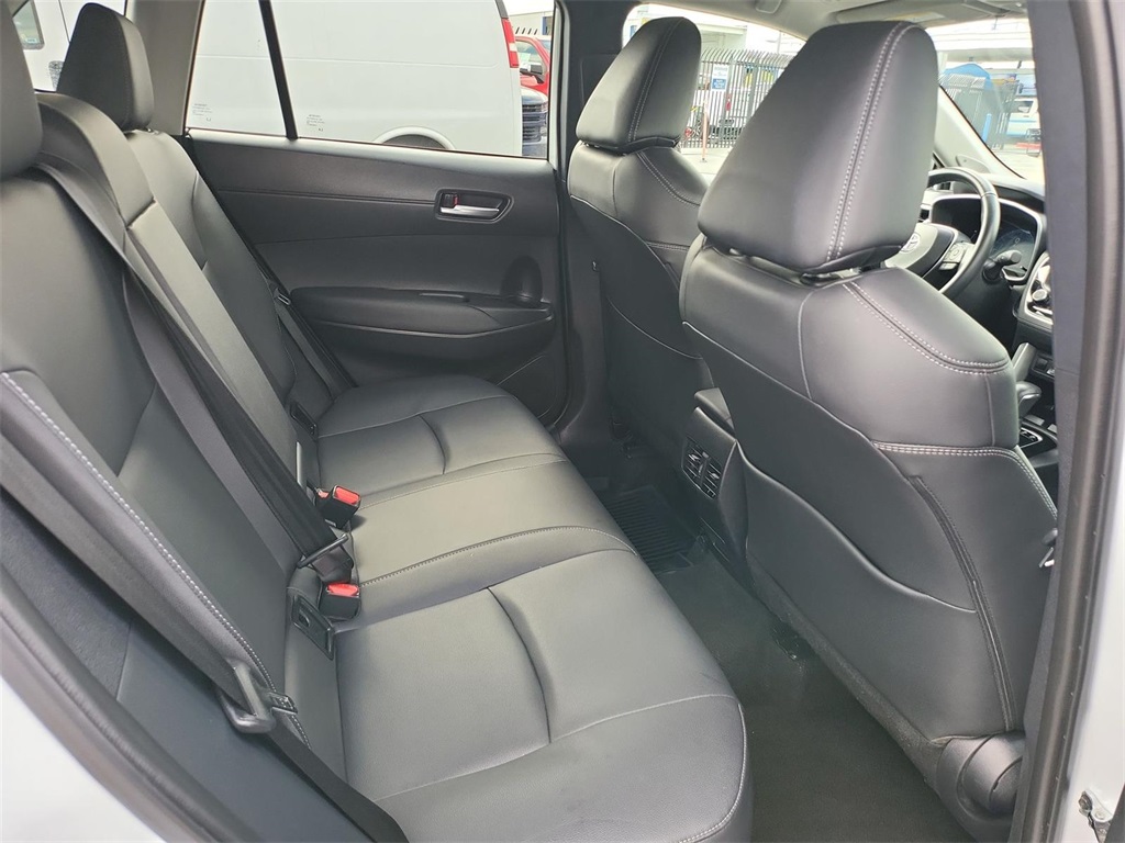2024 Toyota Corolla Cross XLE photo 18