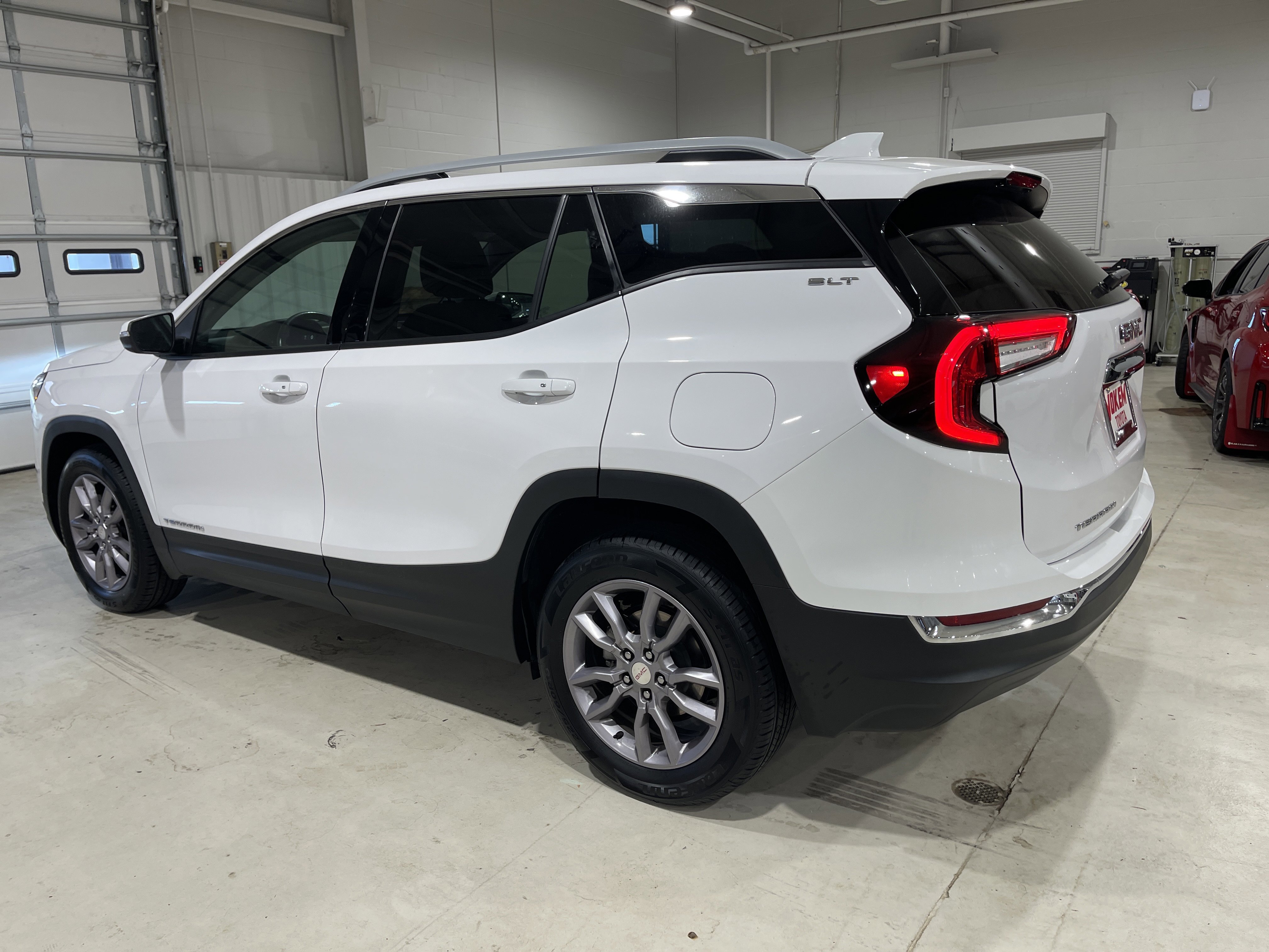 2023 Gmc Terrain SLT photo 2